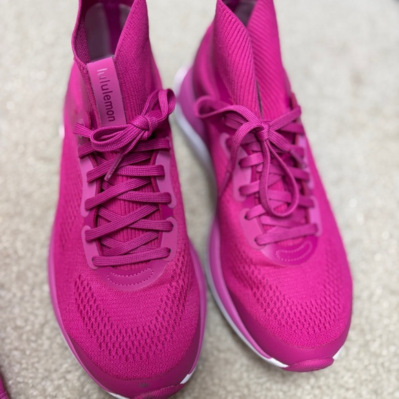 💗Lululemon Sonic Pink Bundle- size 6 Hotty hot 2.5 and 8.5 chargefeel mid shoes💓 - Picture 6 of 8